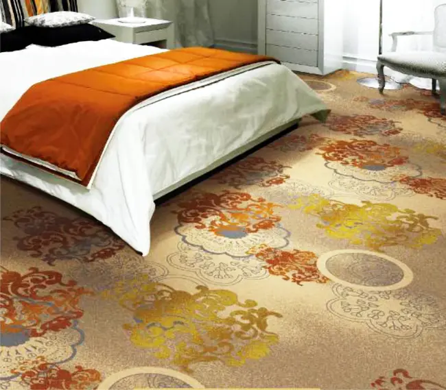 Wall-to-Wall Carpet : 满铺地毯