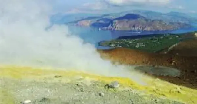 Volcanic-Hosted Massive Sulfide : 火山岩型块状硫化物
