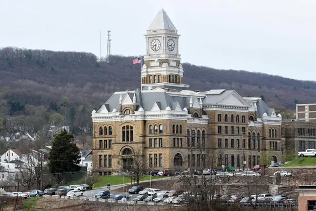 Schuylkill County Courthouse Archives : 斯库尔基尔县法院档案馆