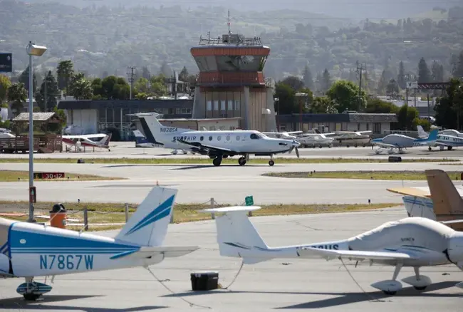 San Carlos Airport : 圣卡洛斯机场