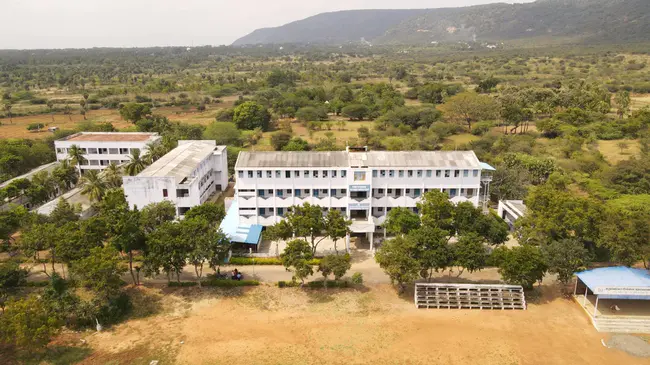 Latha Mathavan Engineering College : 拉萨马萨文工程学院