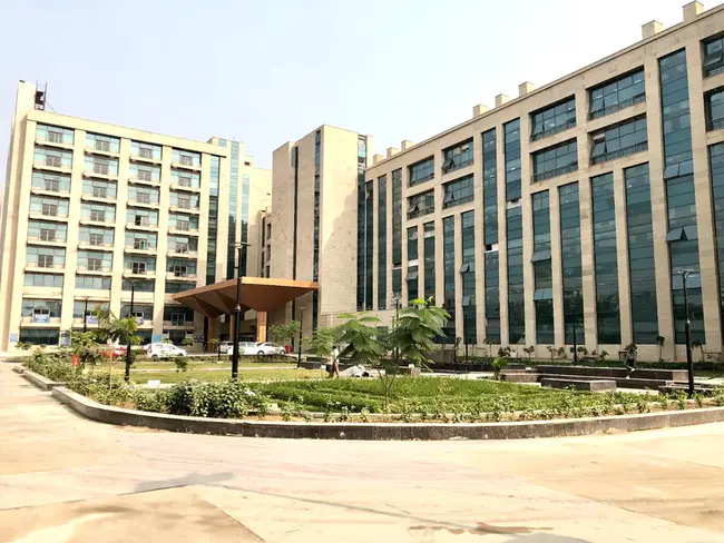 Indhira Gandhi Memorial Hospital : 英迪拉·甘地纪念医院