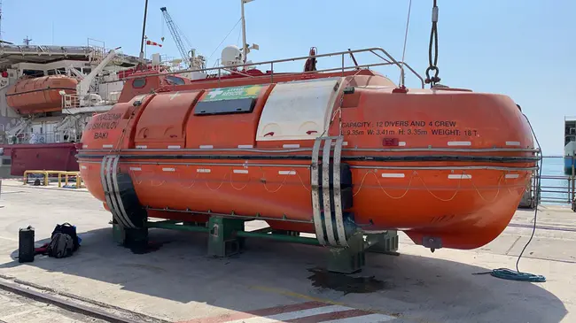 Self Propelled Hyperbaric Lifeboat : 自行式高压救生艇