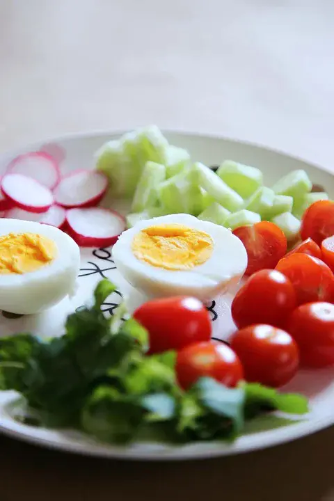hard-boiled egg(s) : 煮熟的鸡蛋
