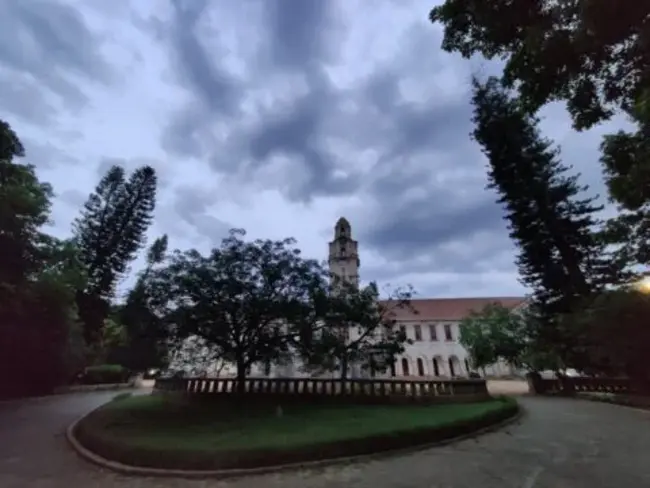 Sreenidhi Institute of Science and Technology : 斯雷尼地科学技术研究所