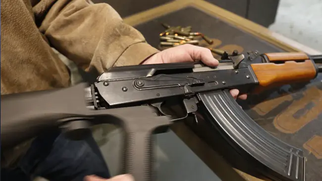 Kalashnikov (Russian Rifle) : 卡拉什尼科夫（俄罗斯步枪）