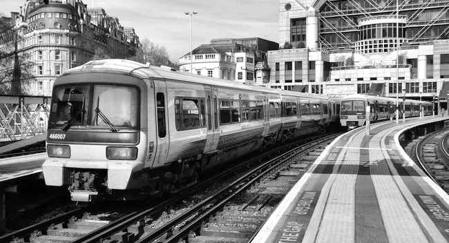 Charing Cross Station : 查令十字站