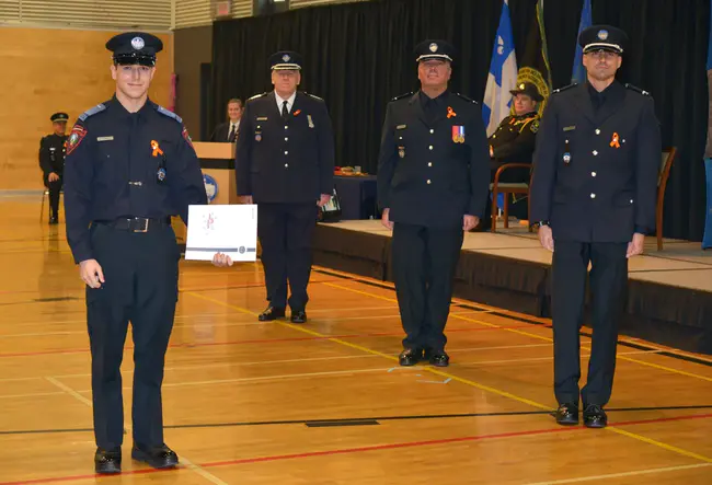 Association Canadienne Policiers : 加拿大警察协会