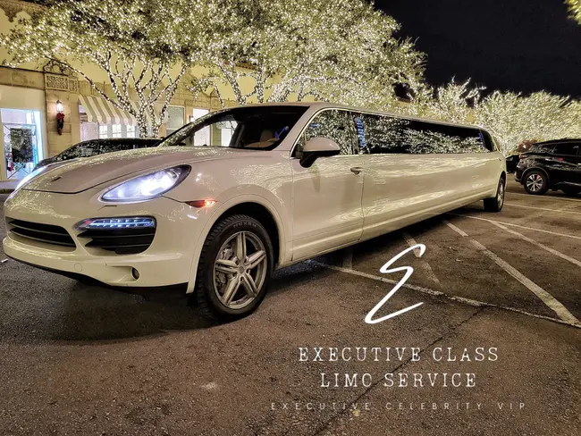 First Class Limousines Service : 头等轿车服务