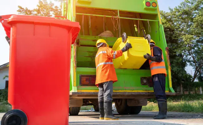 Solid Waste Services : 固体废物服务