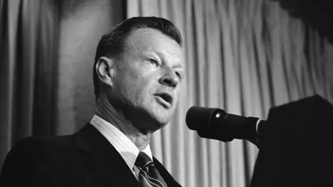 Zbigniew Brzezinski : 布热津斯基