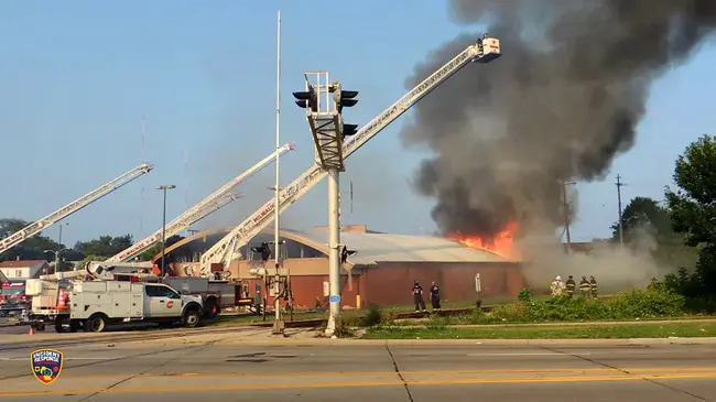 Milwaukee Fire Department : 密尔沃基消防局