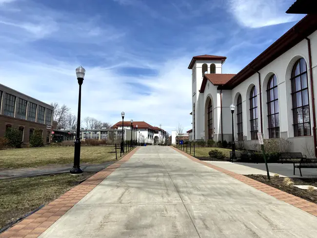 Montclair State University : 蒙特克莱州立大学