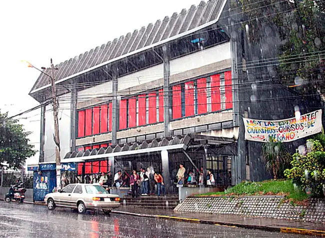 Universidad Nacional Arturo Jauretche : 阿图罗饶雷什国立大学