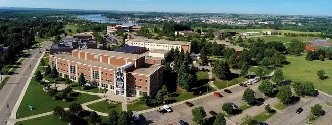 Bismarck State College : 俾斯麦州立学院