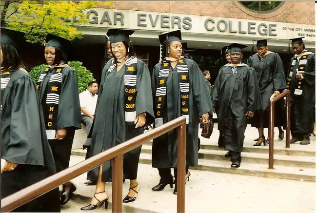 Medgar Evers College : 美德加艾维斯学院