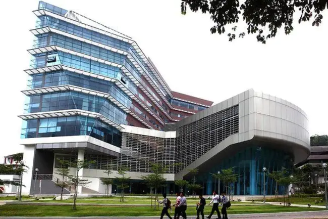 Universiti Pertahanan Nasional Malaysia : 马来西亚国防大学