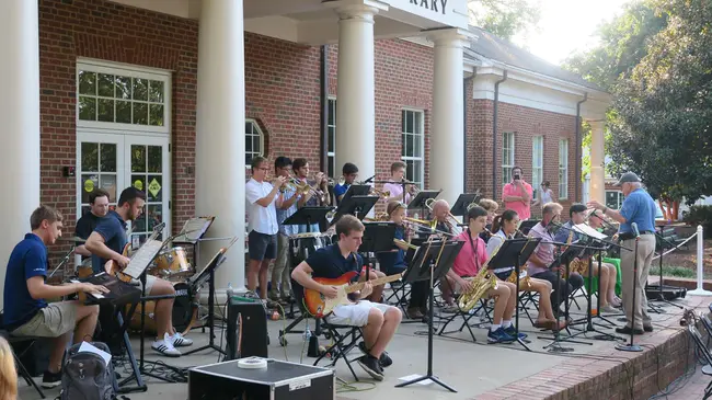 Davidson College Symphony Orchestra : 戴维森学院交响乐团