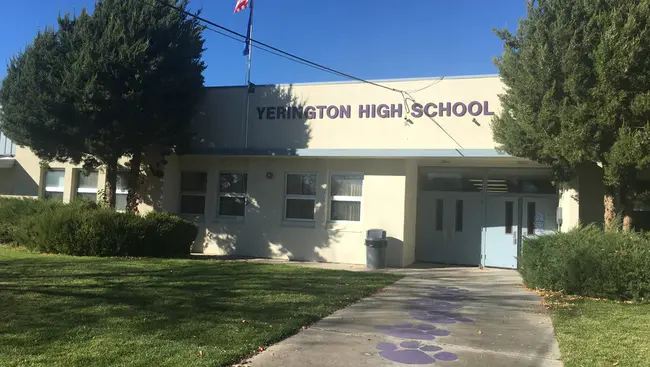 Yerington High School : 耶灵顿高中