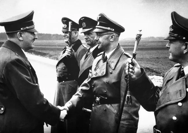 Himmlers Hirn heißt Heydrich : 希姆莱的大脑海德里希