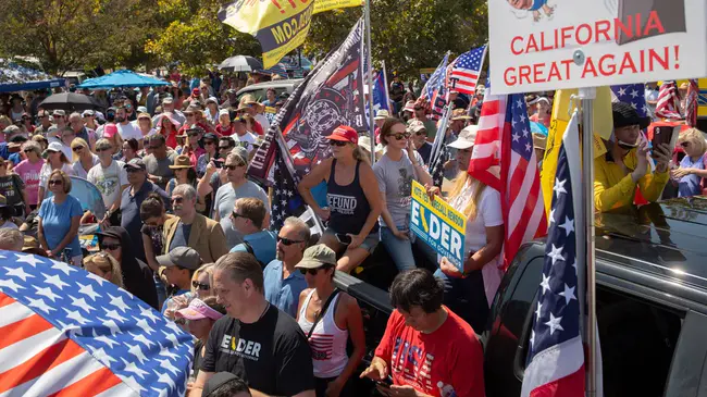 California Young Democrats : 加州年轻民主党人