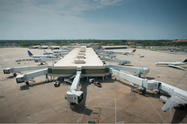 Sarasota airport : 萨拉索塔机场