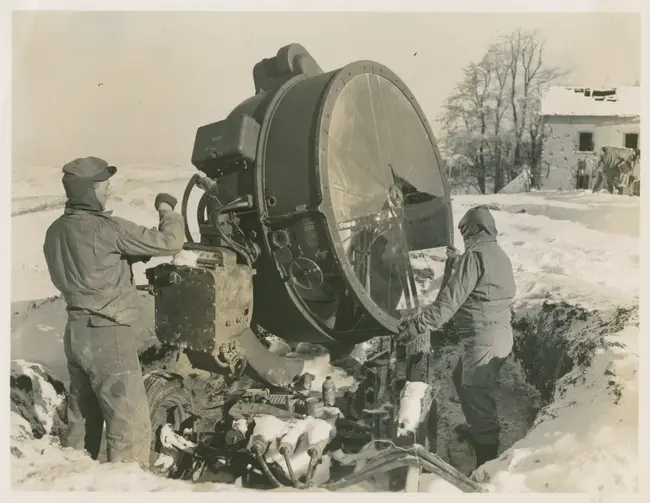 Anti-Aircraft Searchlight Company : 防空探照灯公司