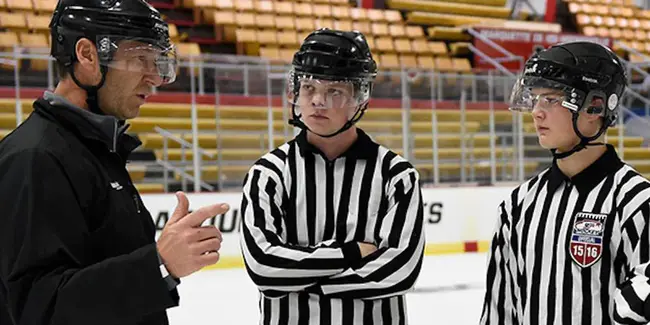 National Collegiate Hockey Conference : 全国大学生曲棍球会议