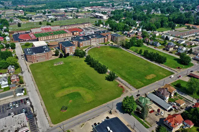 Parkersburg High School : 帕克斯堡高中