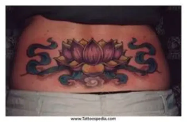 Lower Back Tattoo : 下背部纹身