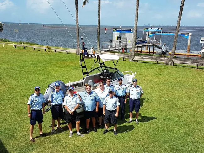 Volunteer Marine Rescue Services : 海上救援志愿者服务