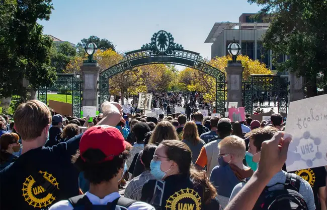 Coalition of University Employees : 大学员工联盟