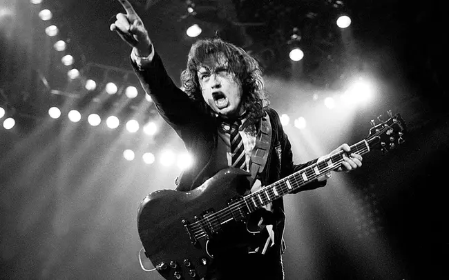 Angus Young : 安格斯·扬