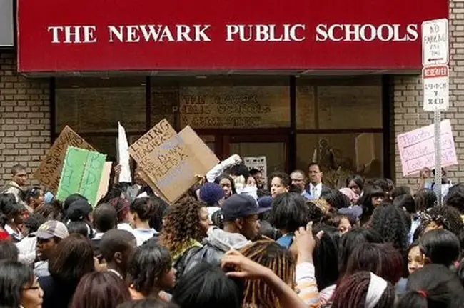 Newark Public Schools : 纽瓦克公立学校