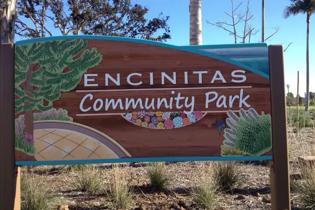 Encinitas Educational Foundation : 恩西尼塔斯教育基金会