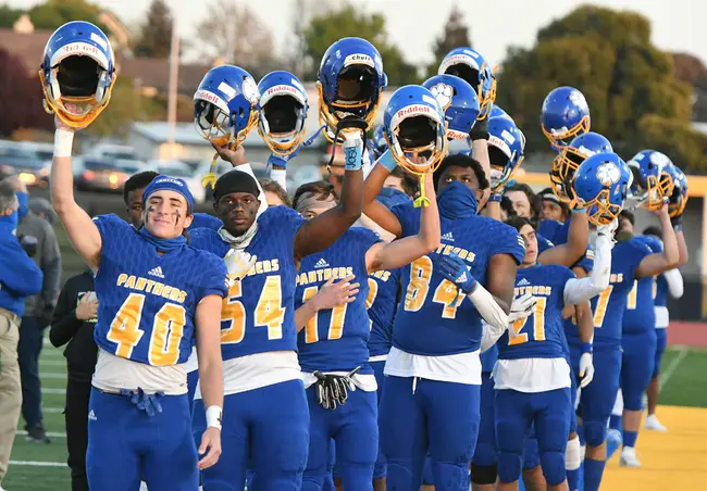 Benicia Youth Football : 贝尼西亚青年足球