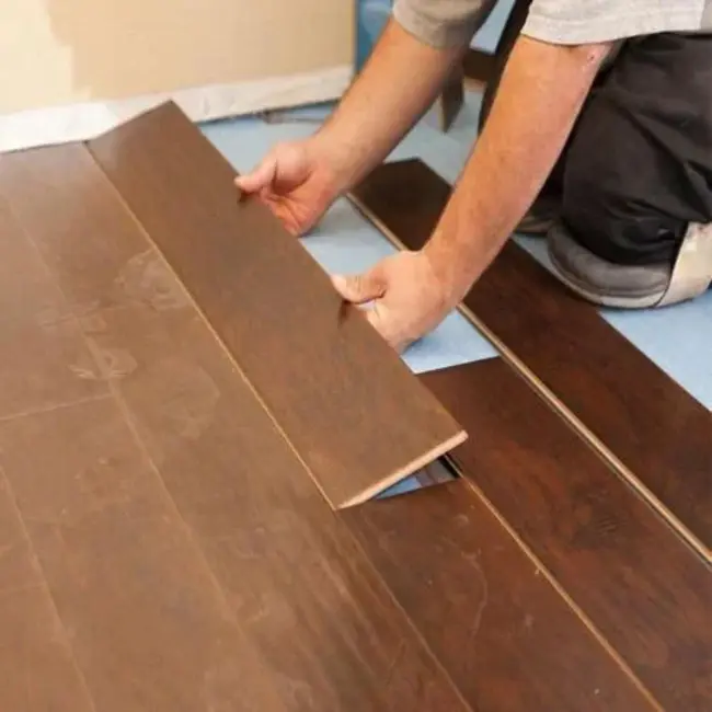 Wood Floor Maintenance Technician : 木地板维修技师