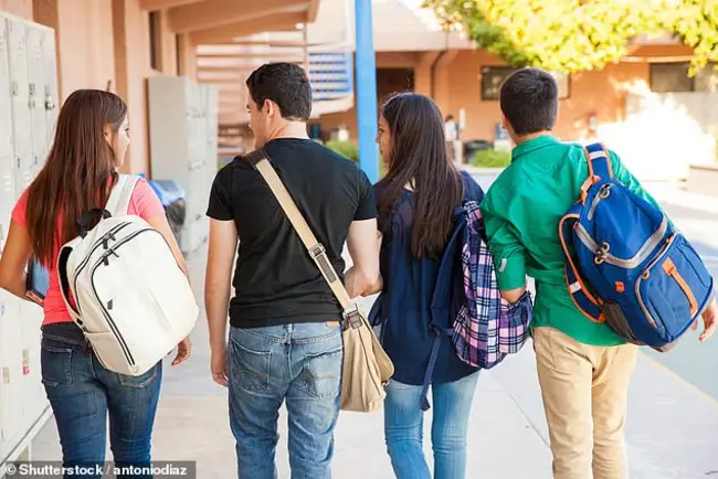 Students Against Drugs and Alcohol : 学生戒毒戒酒