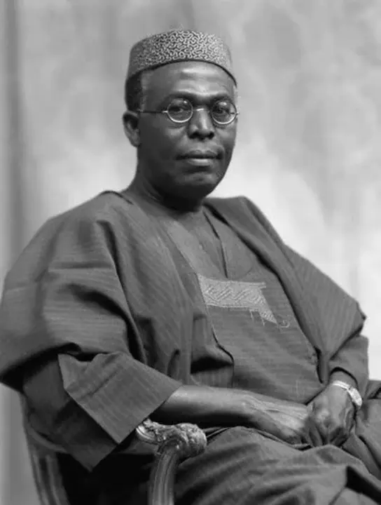 Obafemi Awolowo : 沃洛沃