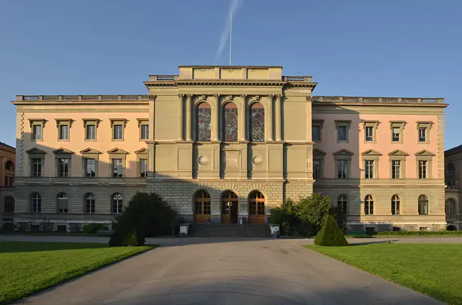 Université Louis Pasteur : 路易斯巴斯德大学