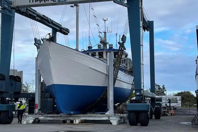 Commercial Fishing Vessel : 商业渔船