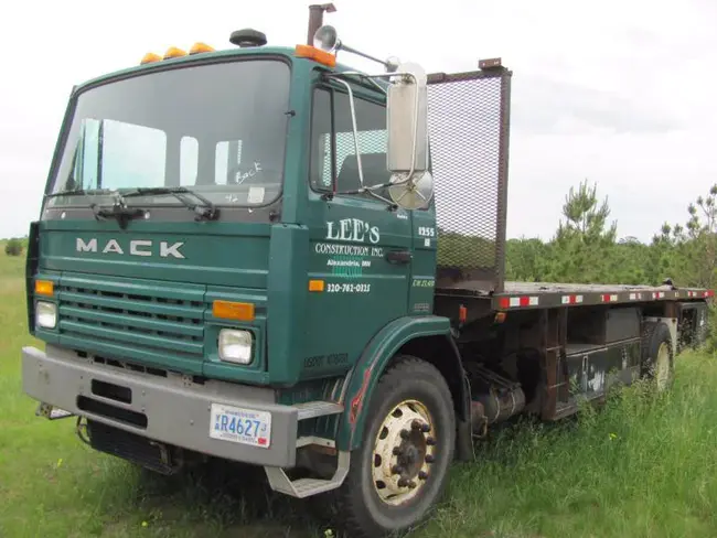 Thunder Bay Truck Centre : 雷鸣湾卡车中心