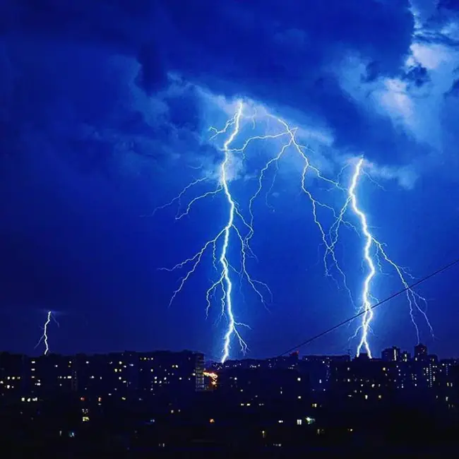 Thunderstorm : 雷雨