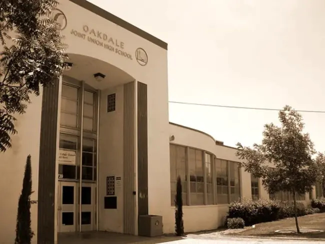 Oakdale High School : 奥克代尔高中