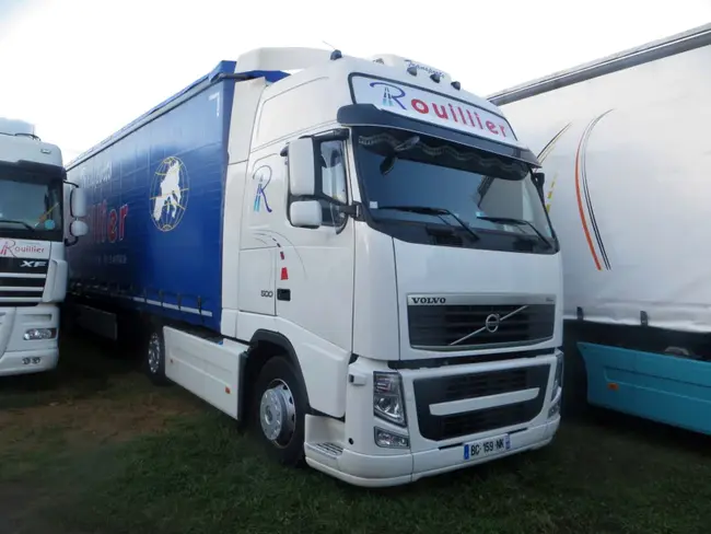 Camion Citerne Grande Capacité : 大容量油罐车_