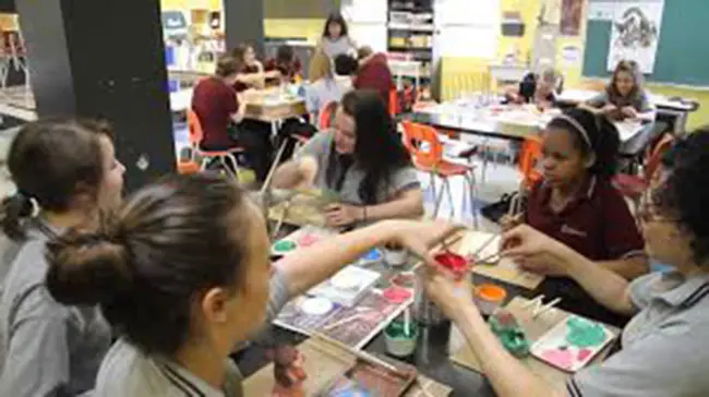 Collège Massothérapie du Québec à Montréal : 蒙特利尔按摩学院 BEC