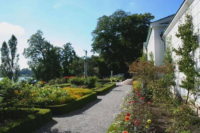 Swedish Society of Public Parks and Gardens : 瑞典公共公园和花园协会