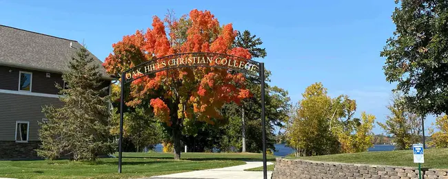 Oak Hills Christian College : 奥克希尔斯天主教学院