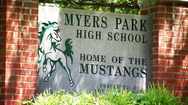 Myers Park High School : 麦耶尔斯帕克高中