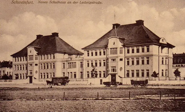 Ludwig Erhard Berufsschule Schweinfurt : 施韦因富特路德维希艾哈德职业学校